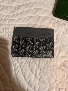 Goyard grey Card Holder with Signature Chevron Pattern